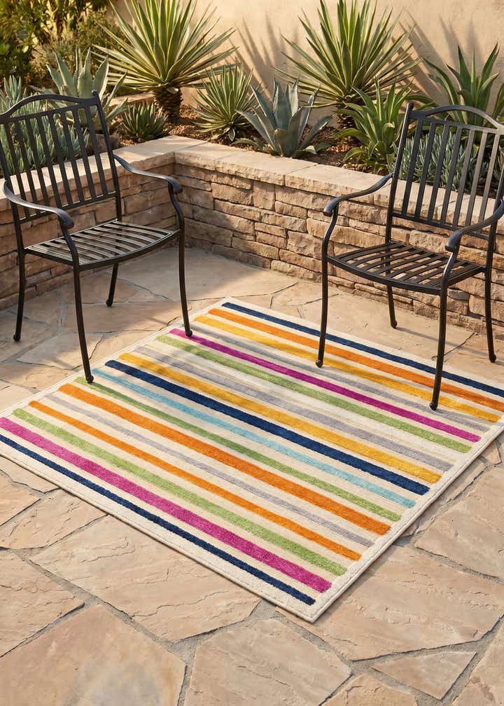 5' 3 x 5' 3 Easy-Clean Aruba Indoor / Outdoor Square Rug