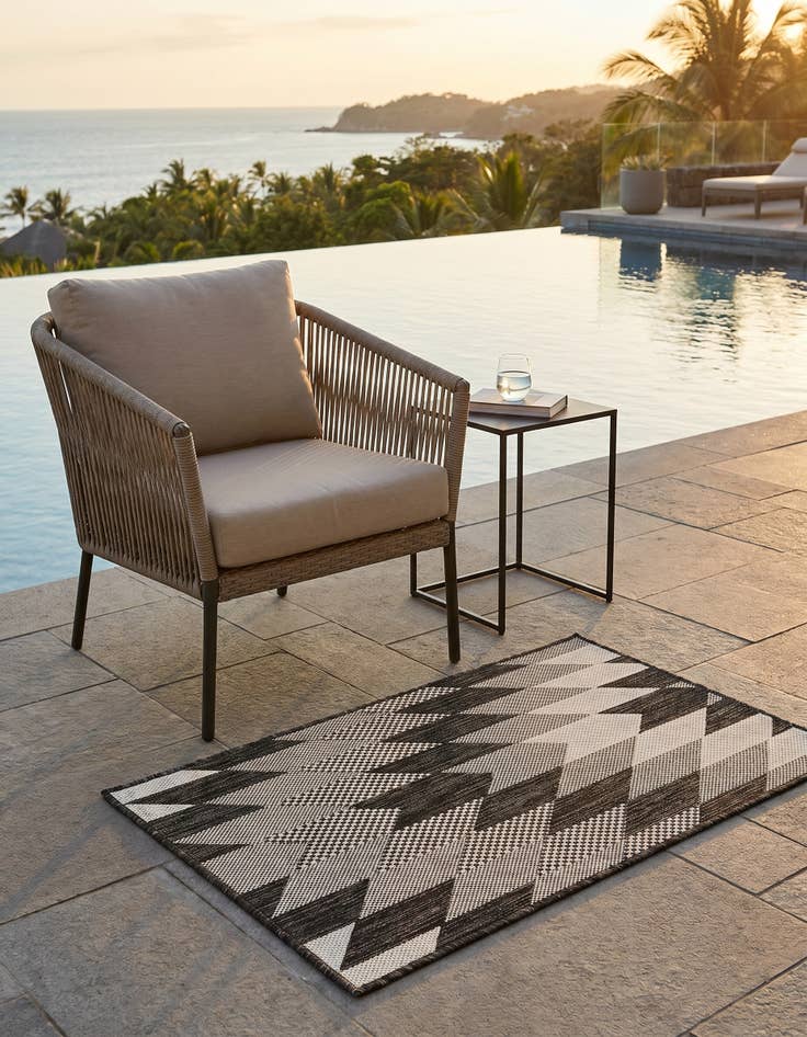 Detail image of 2' x 3' Easy-Clean Modern Indoor / Outdoor Rug