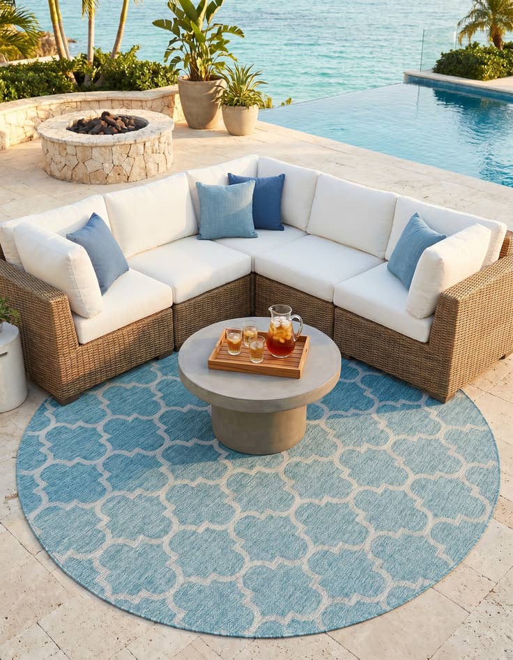 Detail image of 7' 10 x 10' Easy-Clean Lattice Indoor / Outdoor Oval Rug