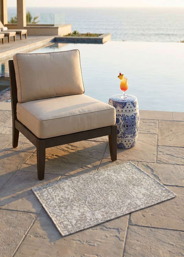 2' x 3' Easy-Clean Jill Zarin Dubai Indoor / Outdoor Rug