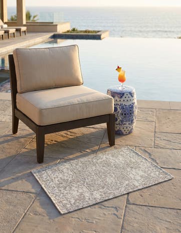 Gray Easy-Clean Jill Zarin Dubai Indoor / Outdoor Rug