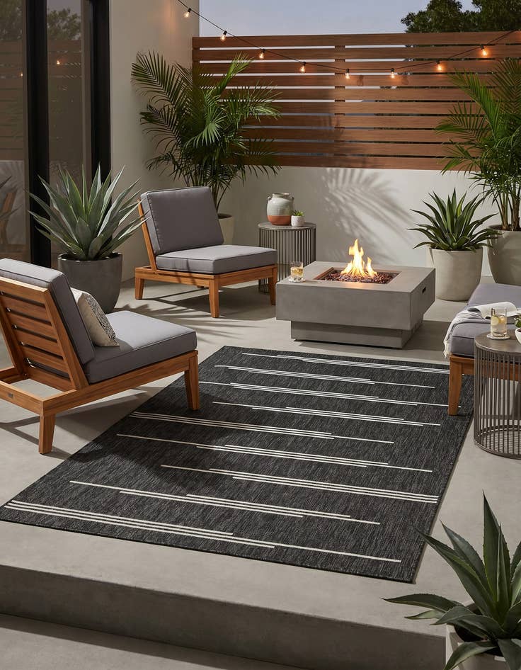 Detail image of 5' 3 x 8' Easy-Clean Modern Indoor / Outdoor Rug