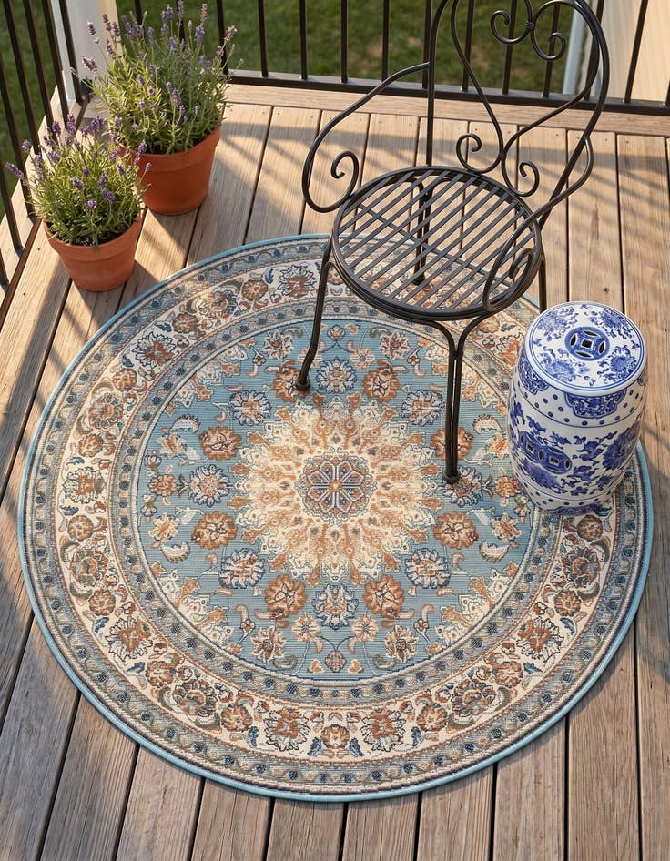 Detail image of 4' 1 x 4' 1 Easy-Clean Traditional Indoor / Outdoor Round Rug