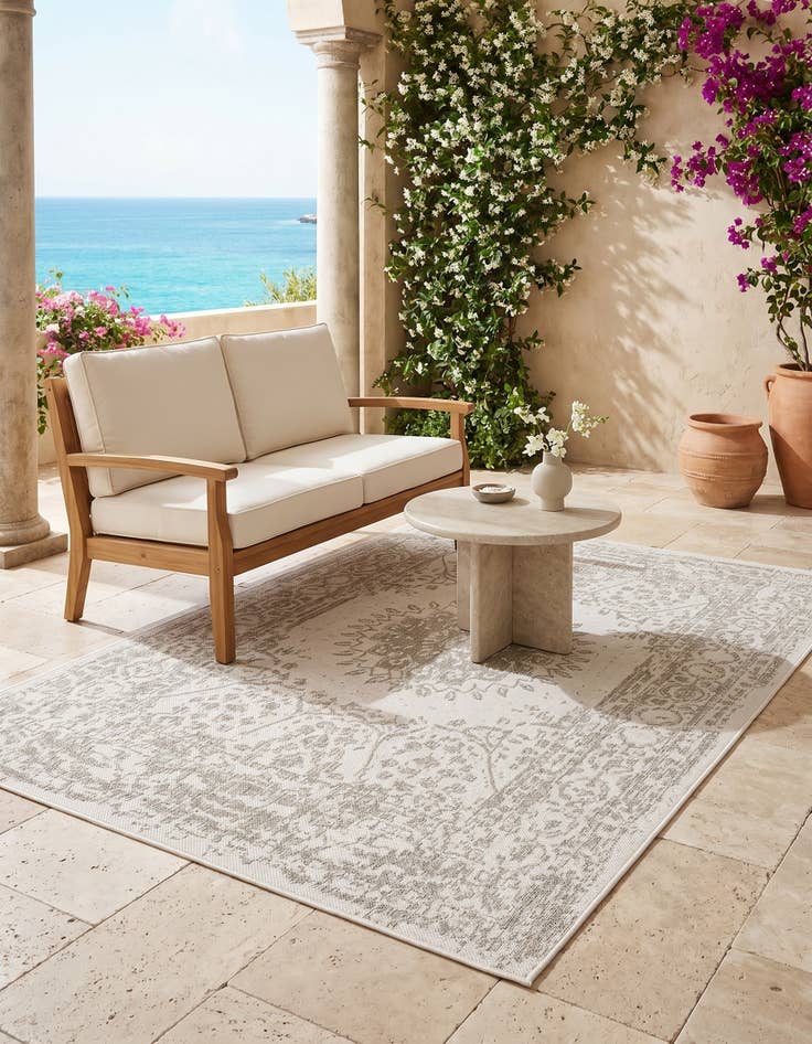 Detail image of 5' 3 x 7' Easy-Clean Traditional Indoor / Outdoor Rug