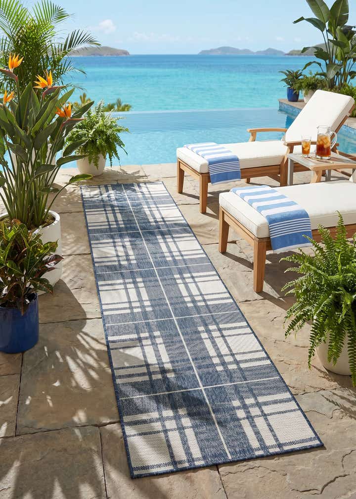 2' 7 x 12' Easy-Clean Checkered Indoor / Outdoor Runner Rug