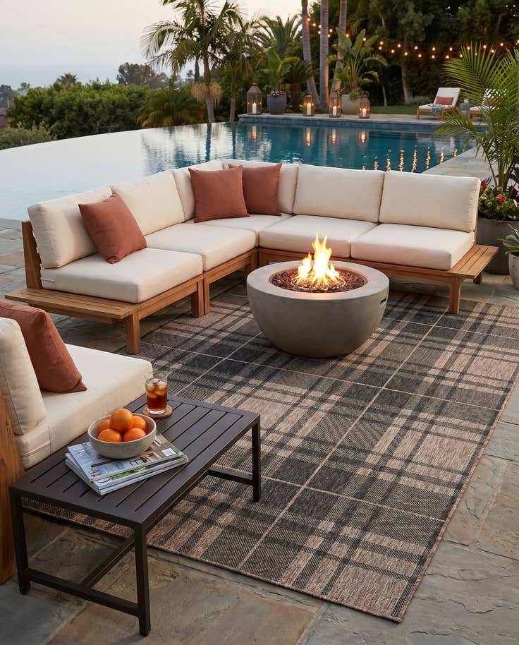 Detail image of 6' x 9' Easy-Clean Checkered Indoor / Outdoor Rug