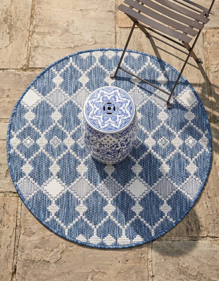 Detail image of 3' x 3' Easy-Clean Trellis Indoor / Outdoor Round Rug