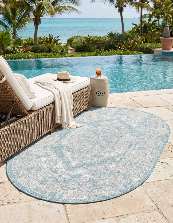 Detail image of 3' x 5' 3 Easy-Clean Traditional Indoor / Outdoor Oval Rug