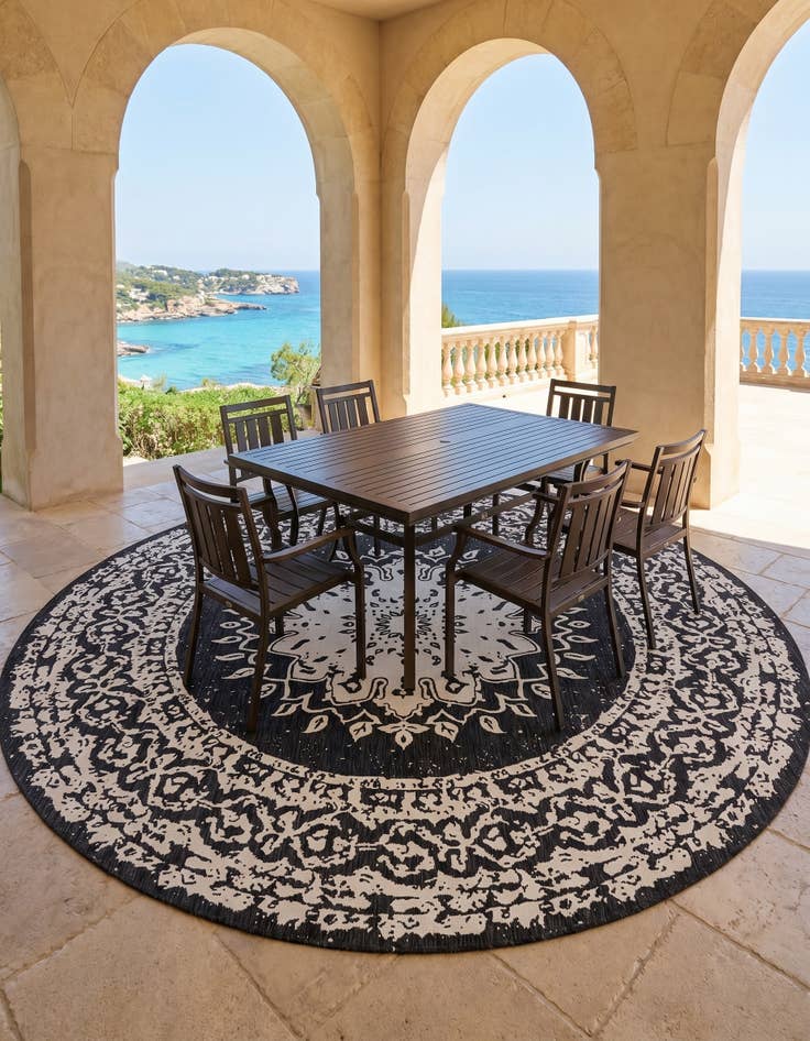 Detail image of 13' x 13' Easy-Clean Traditional Indoor / Outdoor Round Rug