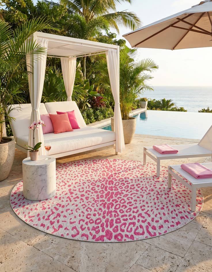 Detail image of 10' x 10' Easy-Clean Safari Indoor / Outdoor Round Rug