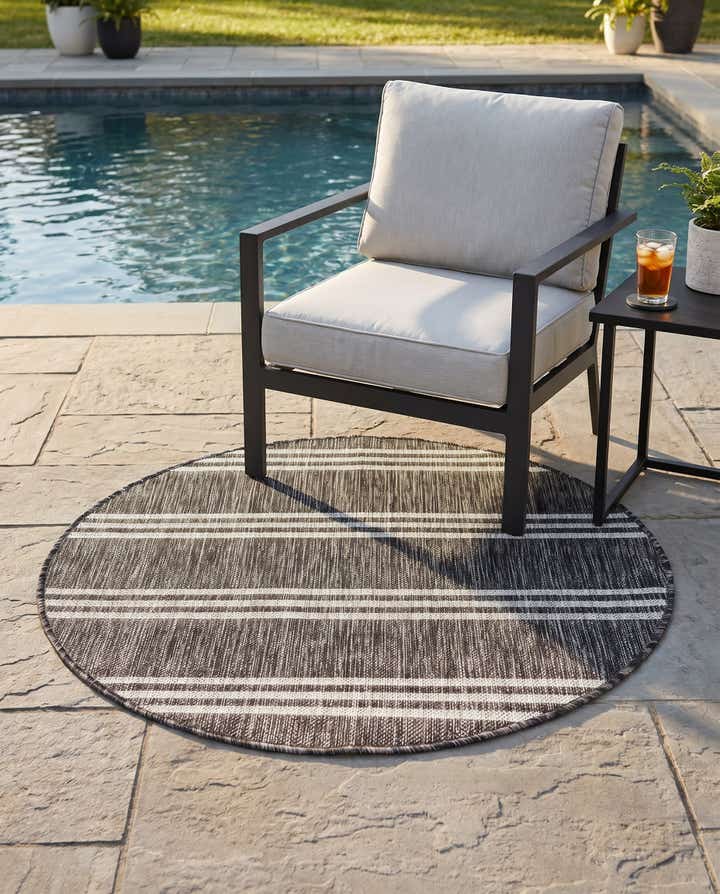 3' x 3' Easy-Clean Jill Zarin Anguilla Indoor / Outdoor Round Rug
