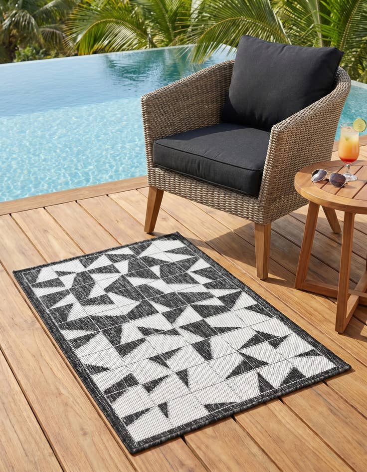 Detail image of 2' x 3' Easy-Clean Modern Indoor / Outdoor Rug
