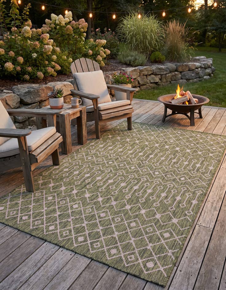 Detail image of 5' 3 x 8' Easy-Clean Trellis Indoor / Outdoor Rug