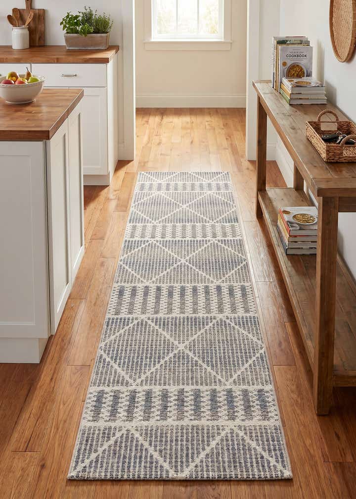 2' x 6' Easy-Clean Trellis Indoor / Outdoor Runner Rug