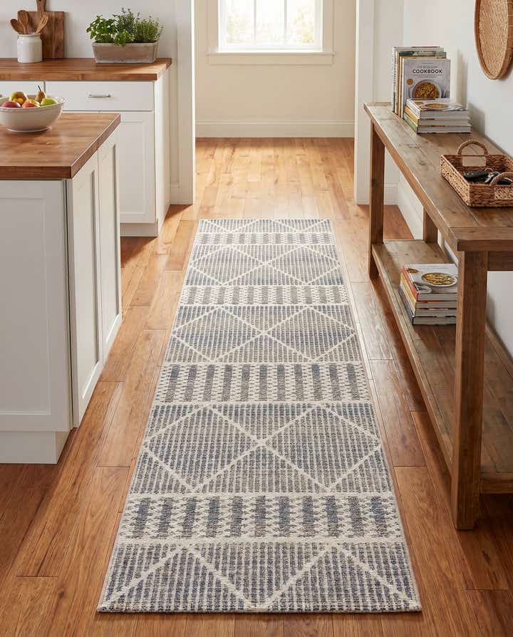 2' x 6' Easy-Clean Trellis Indoor / Outdoor Runner Rug