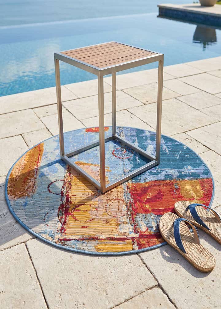 2' 7 x 2' 7 Easy-Clean Modern Indoor / Outdoor Round Rug