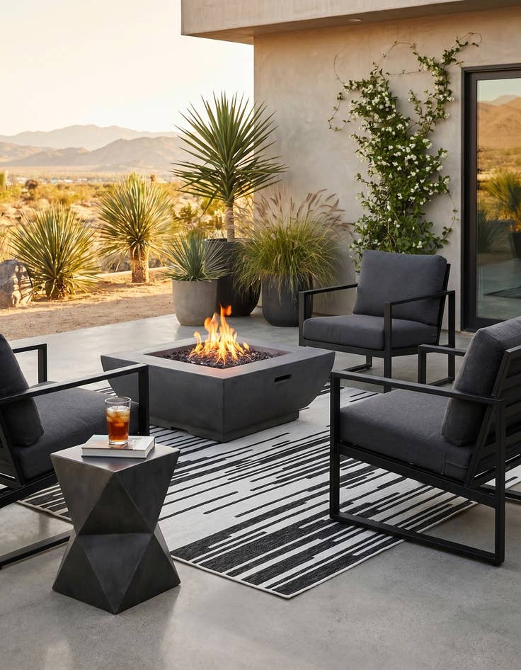 Detail image of 7' 10 x 7' 10 Easy-Clean Modern Indoor / Outdoor Square Rug