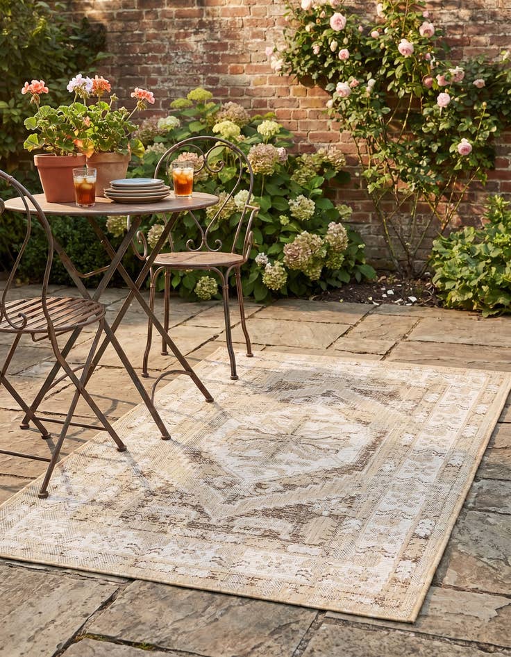 Detail image of 3' x 5' 3 Easy-Clean Traditional Indoor / Outdoor Rug