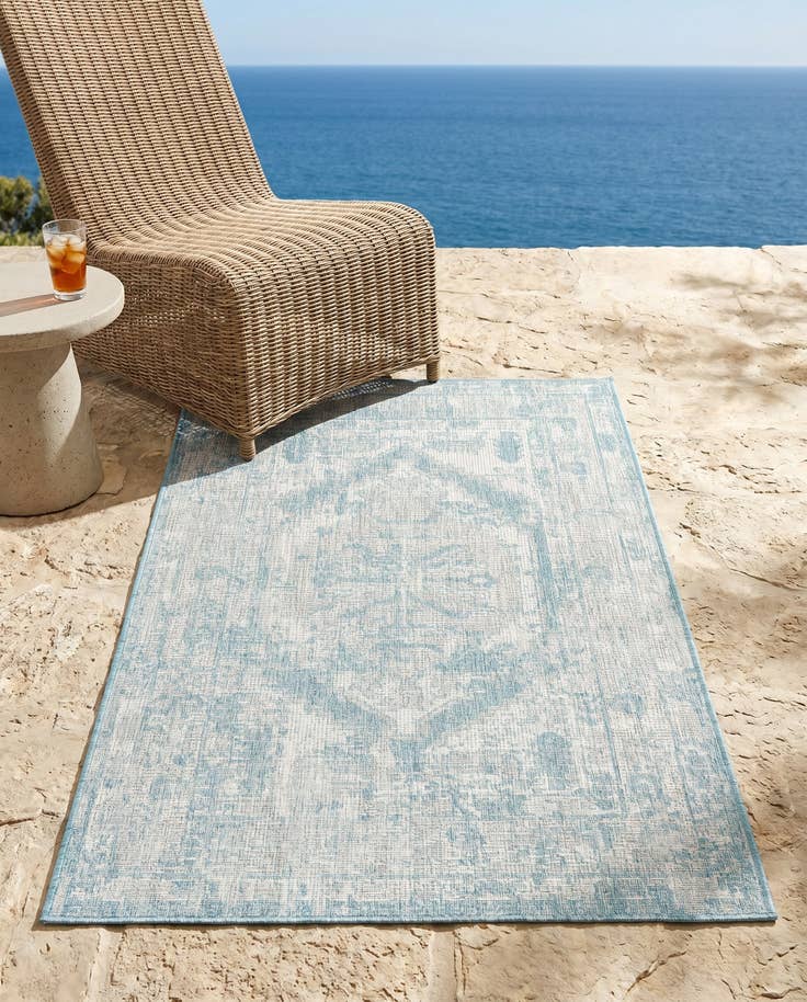 Detail image of 3' x 5' 3 Easy-Clean Traditional Indoor / Outdoor Rug