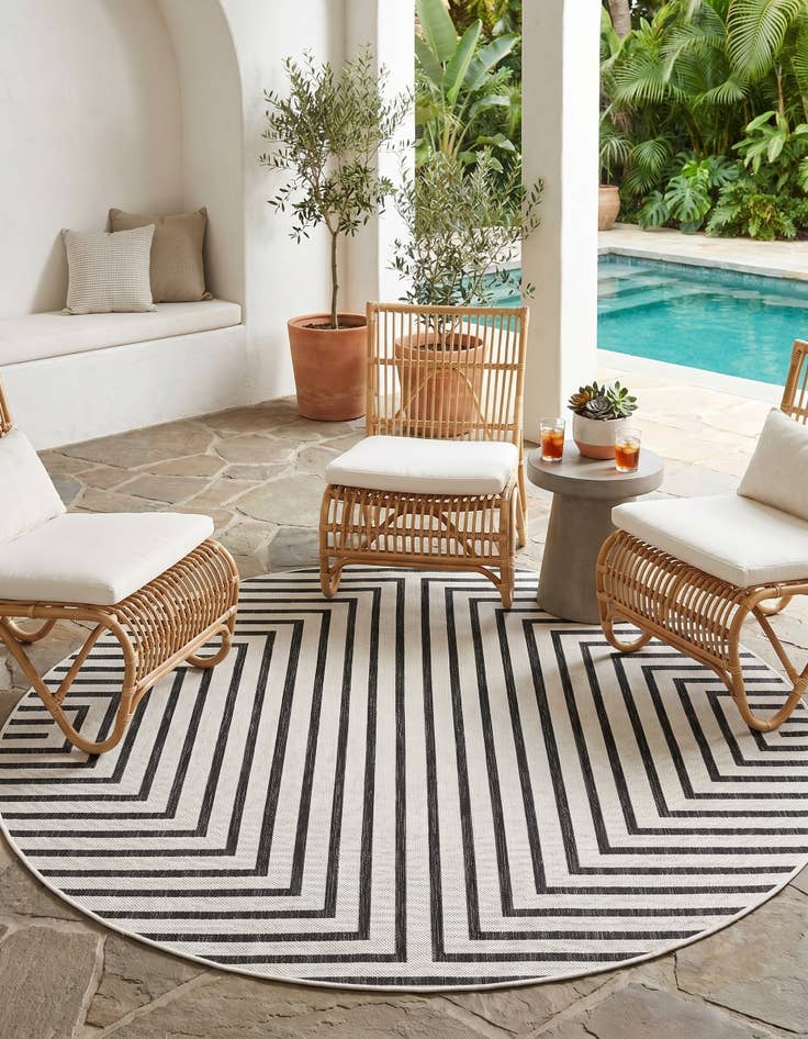 Detail image of 6' x 6' Easy-Clean Modern Indoor / Outdoor Round Rug