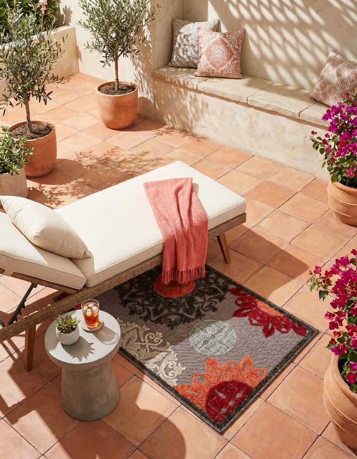 Detail image of 2' x 3' Easy-Clean Modern Indoor / Outdoor Rug