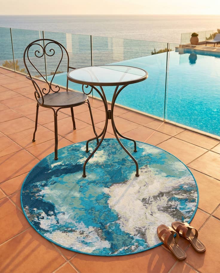 Detail image of 3' 3 x 3' 3 Easy-Clean Modern Indoor / Outdoor Round Rug