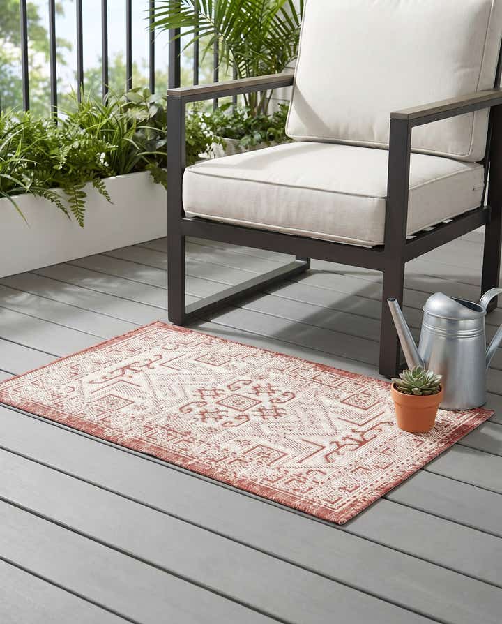 2' x 3' Easy-Clean Aztec Indoor / Outdoor Rug