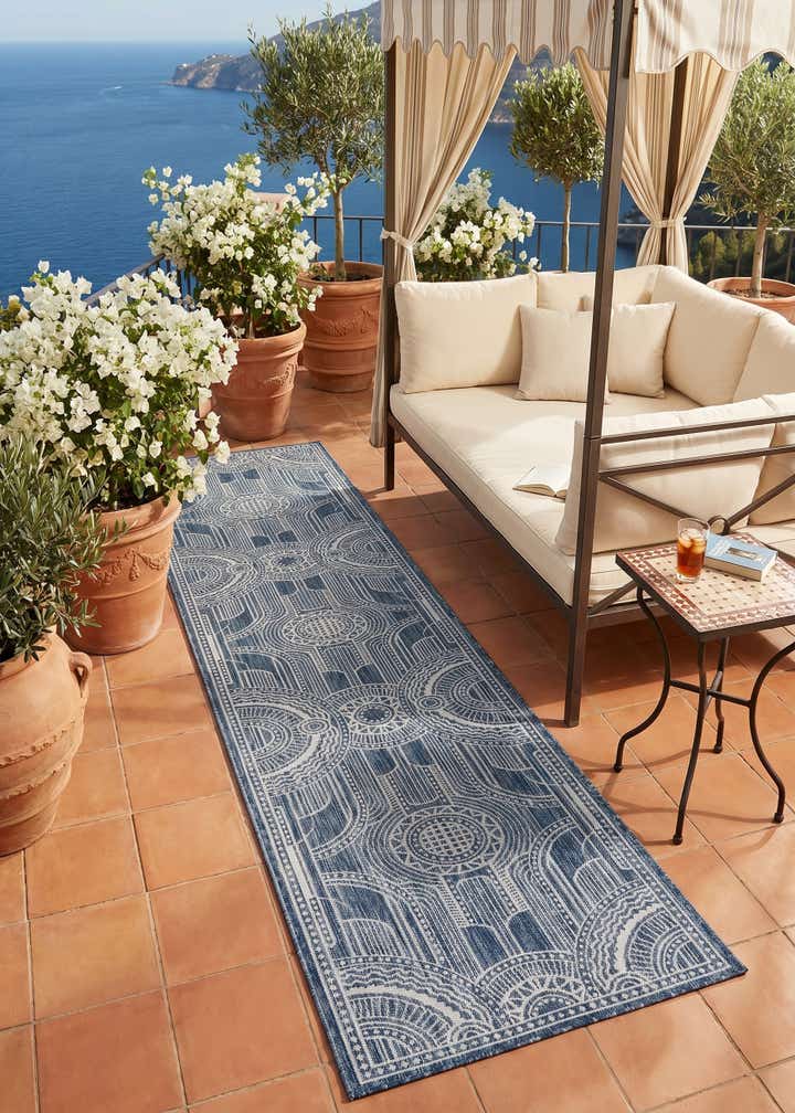 2' 7 x 12' Easy-Clean Traditional Indoor / Outdoor Runner Rug