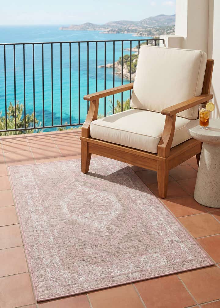 3' x 5' 3 Easy-Clean Traditional Indoor / Outdoor Rug