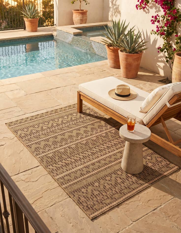 Detail image of 3' 3 x 5' Easy-Clean Modern Indoor / Outdoor Rug