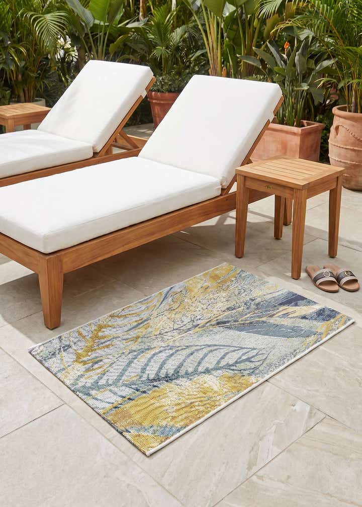 2' x 3' Easy-Clean Botanical Indoor / Outdoor Rug