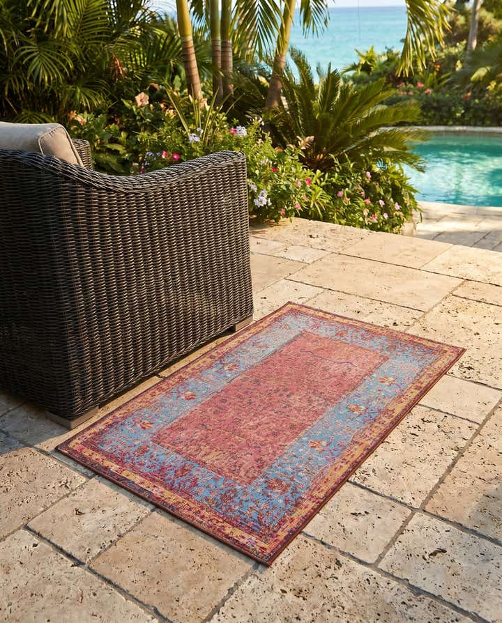 2' x 3' 1 Easy-Clean Traditional Indoor / Outdoor Rug