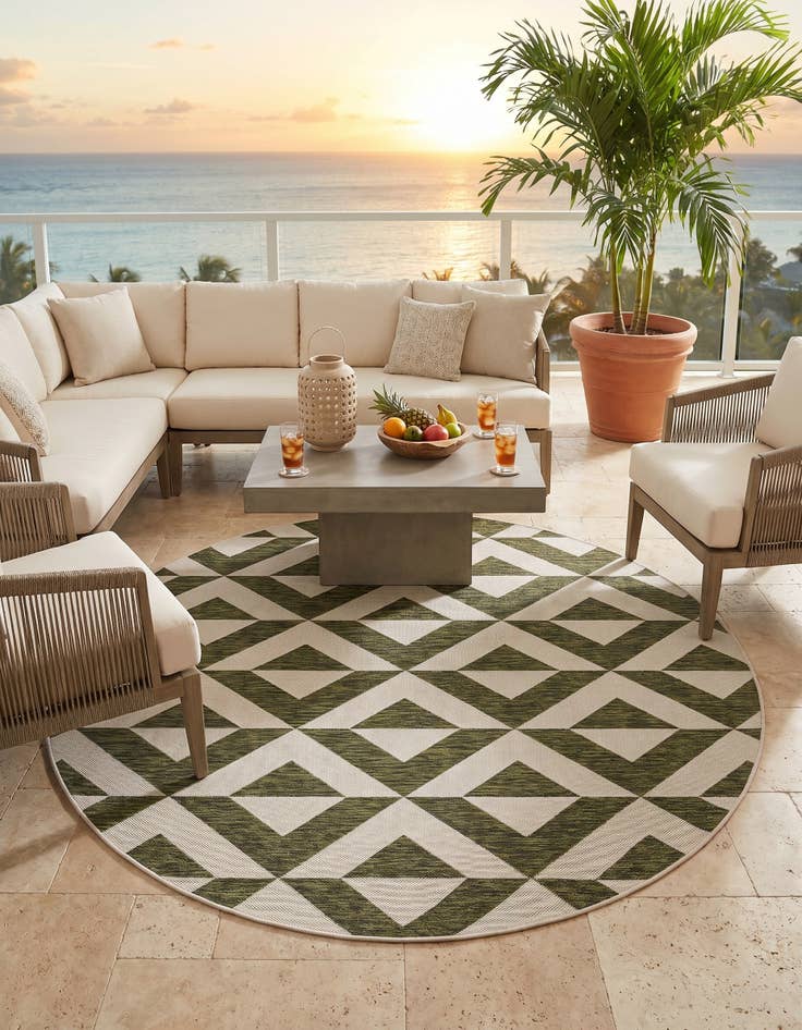 Detail image of 7' x 7' Easy-Clean Jill Zarin Indoor / Outdoor Round Rug