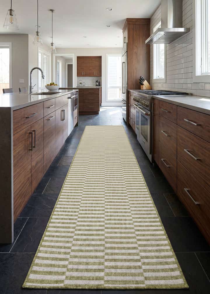 2' 7 x 10' Easy-Clean Striped Indoor / Outdoor Runner Rug