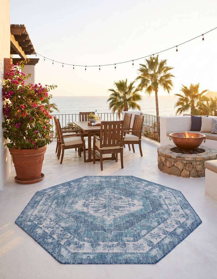 Detail image of 7' 10 x 7' 10 Easy-Clean Traditional Indoor / Outdoor Octagon Rug