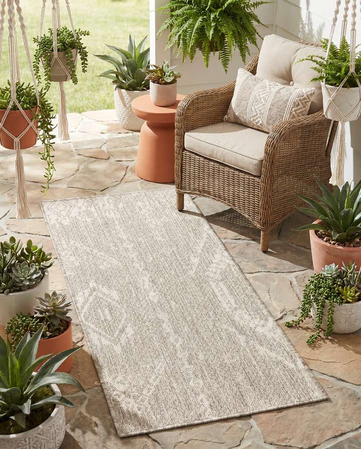 2' x 4' Easy-Clean Bohemian Indoor / Outdoor Runner Rug