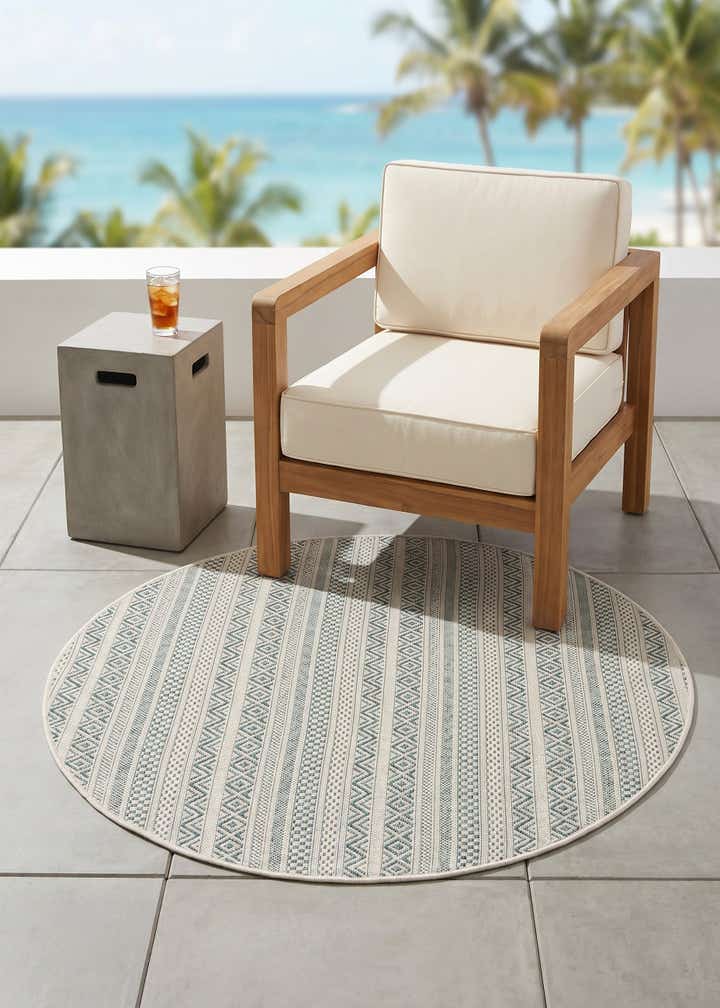 4' x 4' Easy-Clean Striped Indoor / Outdoor Round Rug