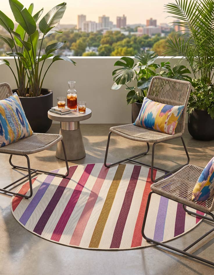 Detail image of 4' x 4' Easy-Clean Ribbon Indoor / Outdoor Round Rug