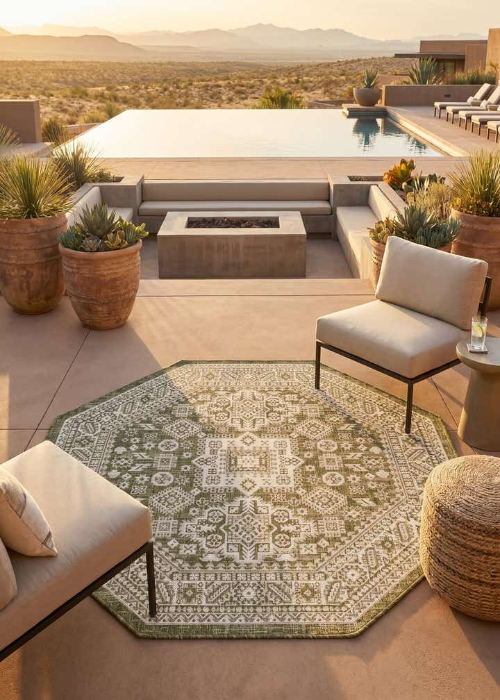 5' 3 x 5' 3 Easy-Clean Aztec Indoor / Outdoor Octagon Rug