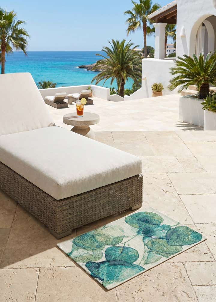 2' x 3' Easy-Clean Botanical Indoor / Outdoor Rug