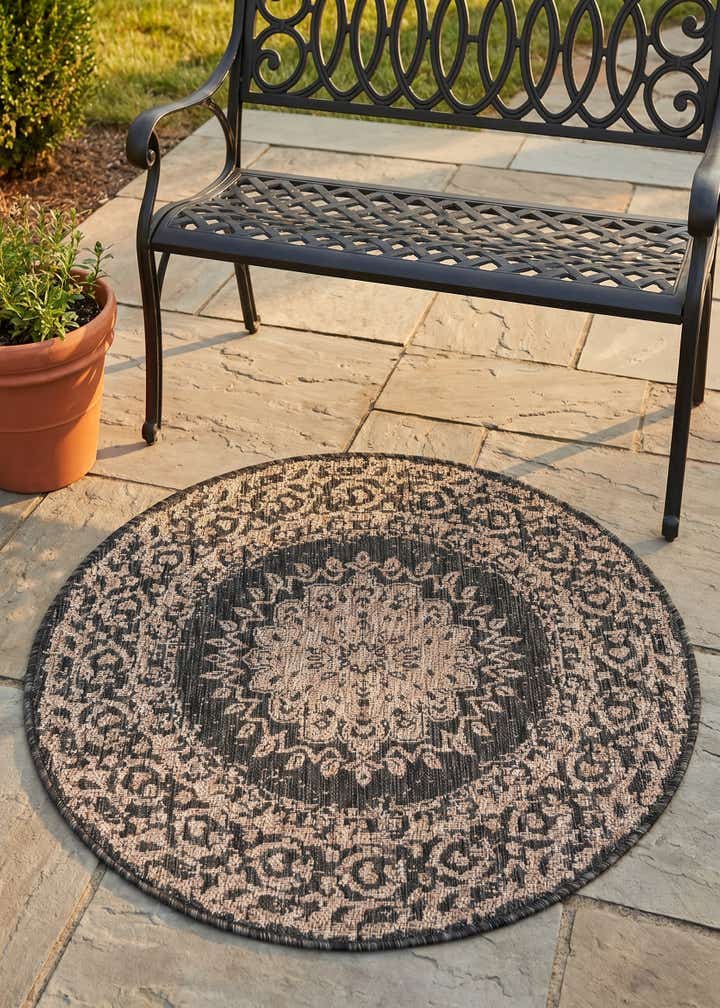 3' x 3' Easy-Clean Traditional Indoor / Outdoor Round Rug