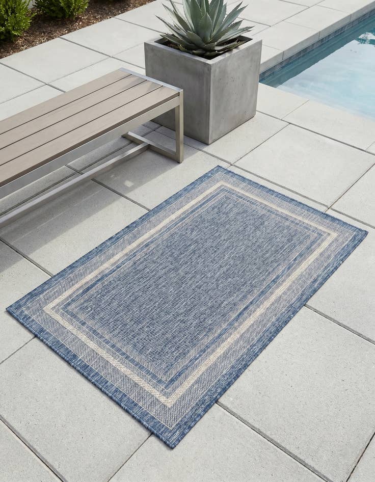 Detail image of 3' x 5' 3 Easy-Clean Border Indoor / Outdoor Rug