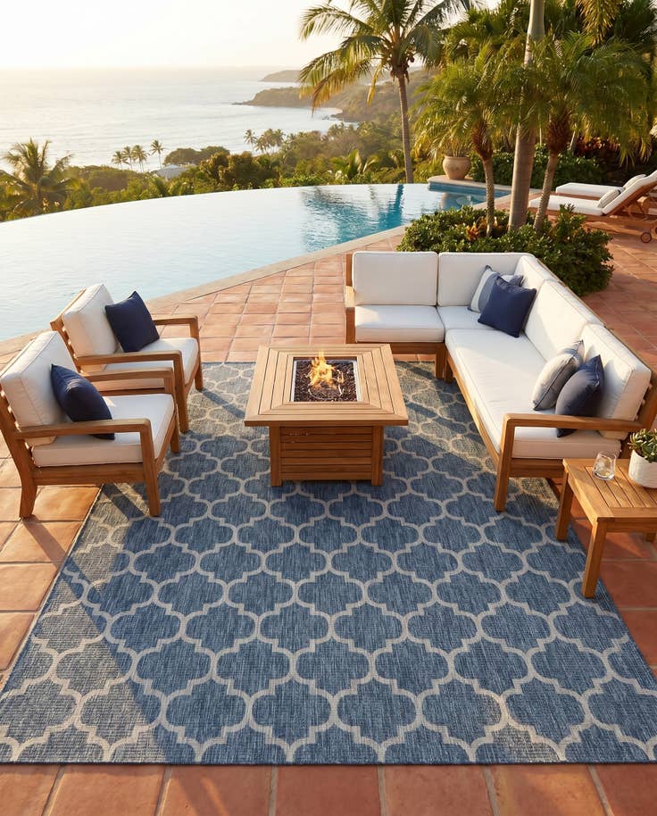 Detail image of 10' x 14' Easy-Clean Lattice Indoor / Outdoor Rug