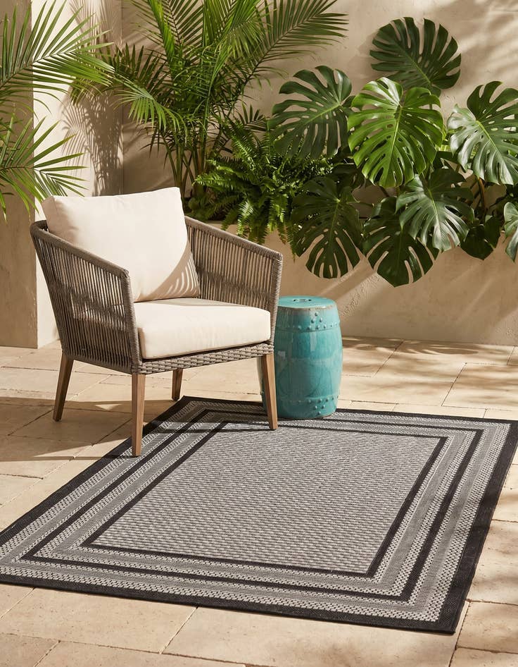 Detail image of 3' 3 x 5' Easy-Clean Border Indoor / Outdoor Rug