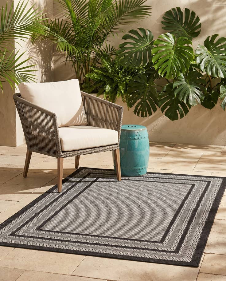 Detail image of 3' 3 x 5' Easy-Clean Border Indoor / Outdoor Rug