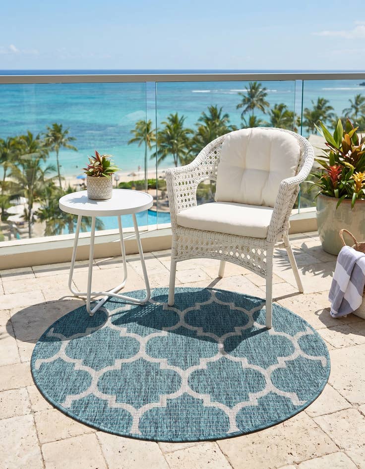 Detail image of 3' x 3' Easy-Clean Lattice Indoor / Outdoor Round Rug