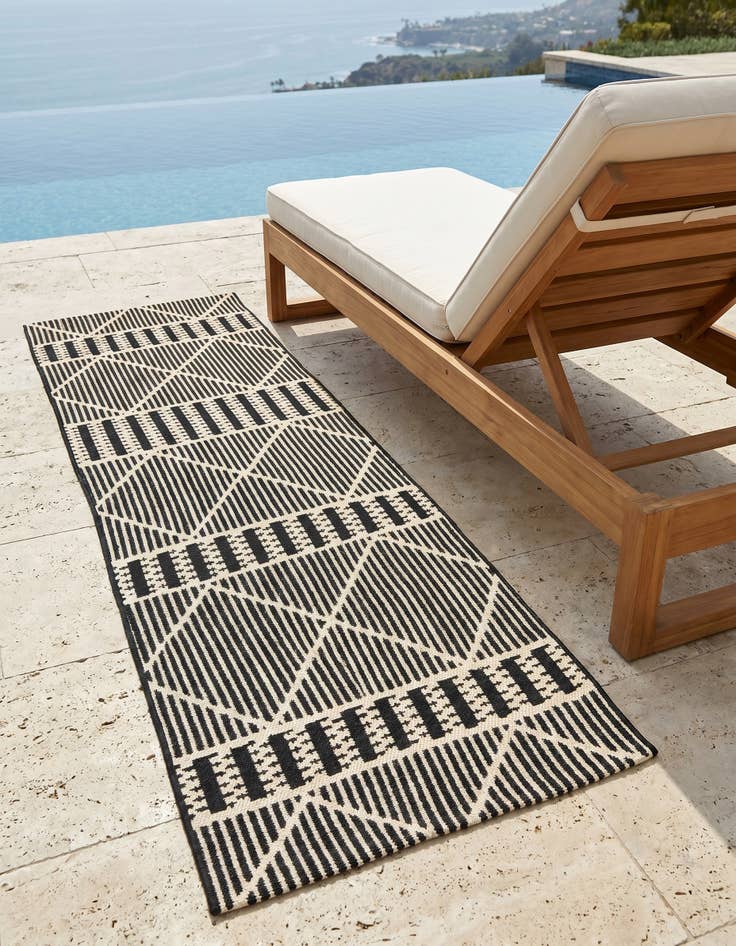 Detail image of 2' x 6' Easy-Clean Trellis Indoor / Outdoor Runner Rug
