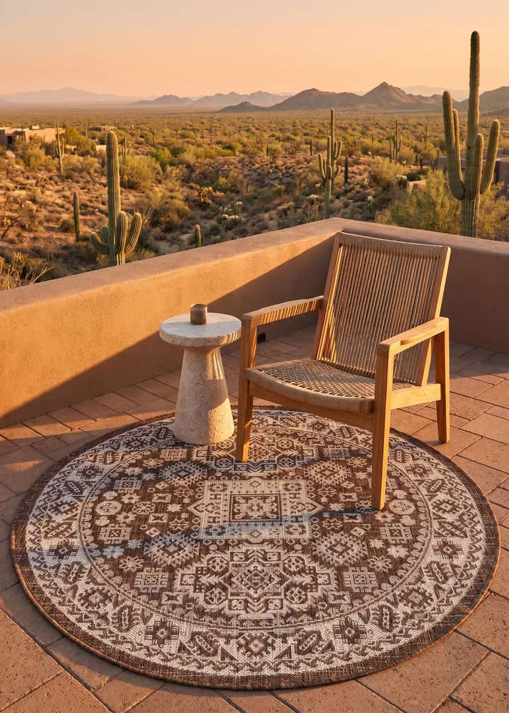 4' x 4' Easy-Clean Aztec Indoor / Outdoor Round Rug