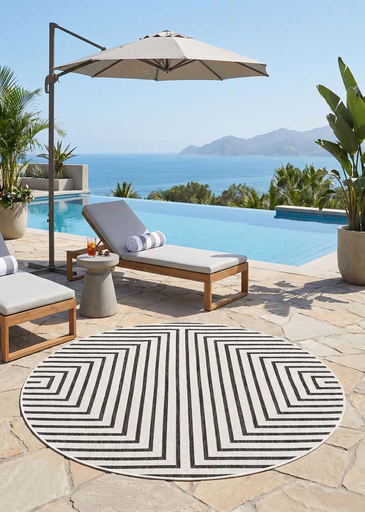 6' x 6' Easy-Clean Modern Indoor / Outdoor Round Rug