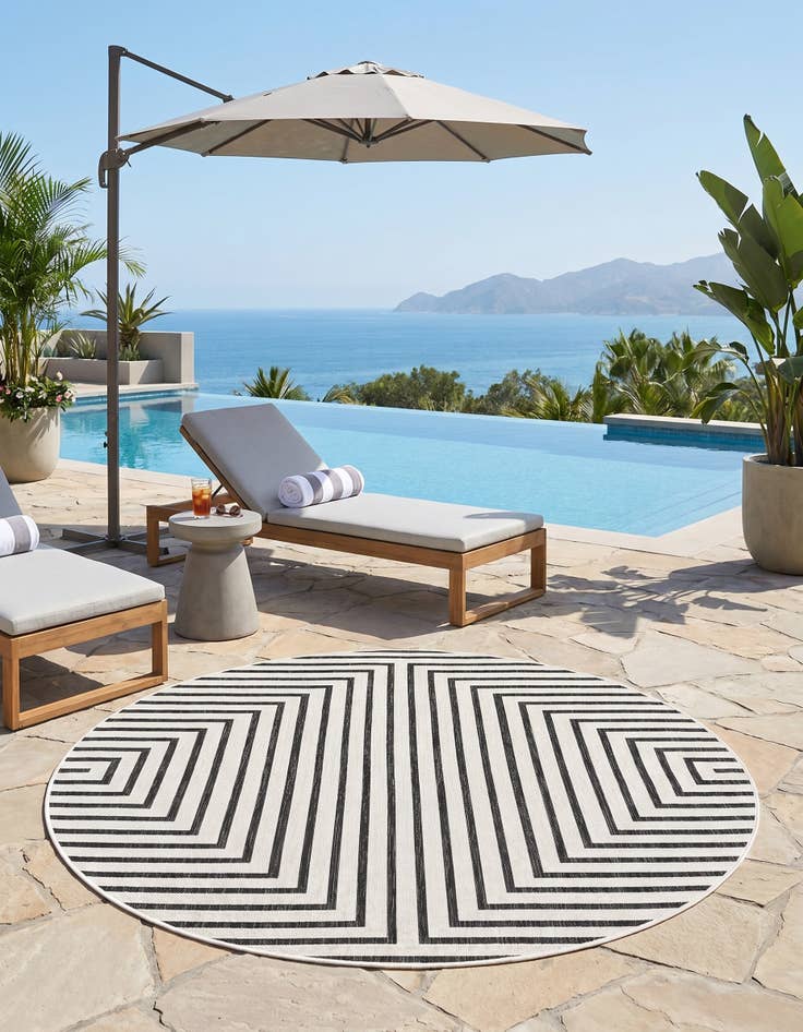 Detail image of 6' x 6' Easy-Clean Modern Indoor / Outdoor Round Rug